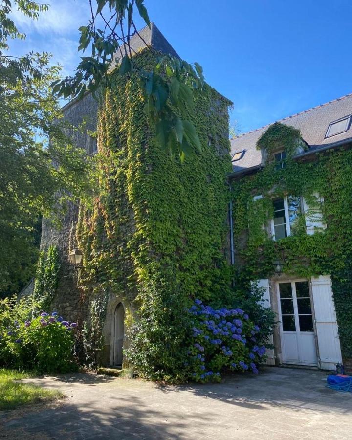 Manoir Du Vau D Arz Gites Et Chambres D Hotes Avec Piscine Malansac Bagian luar foto