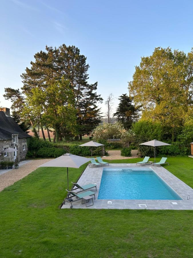 Manoir Du Vau D Arz Gites Et Chambres D Hotes Avec Piscine Malansac Bagian luar foto