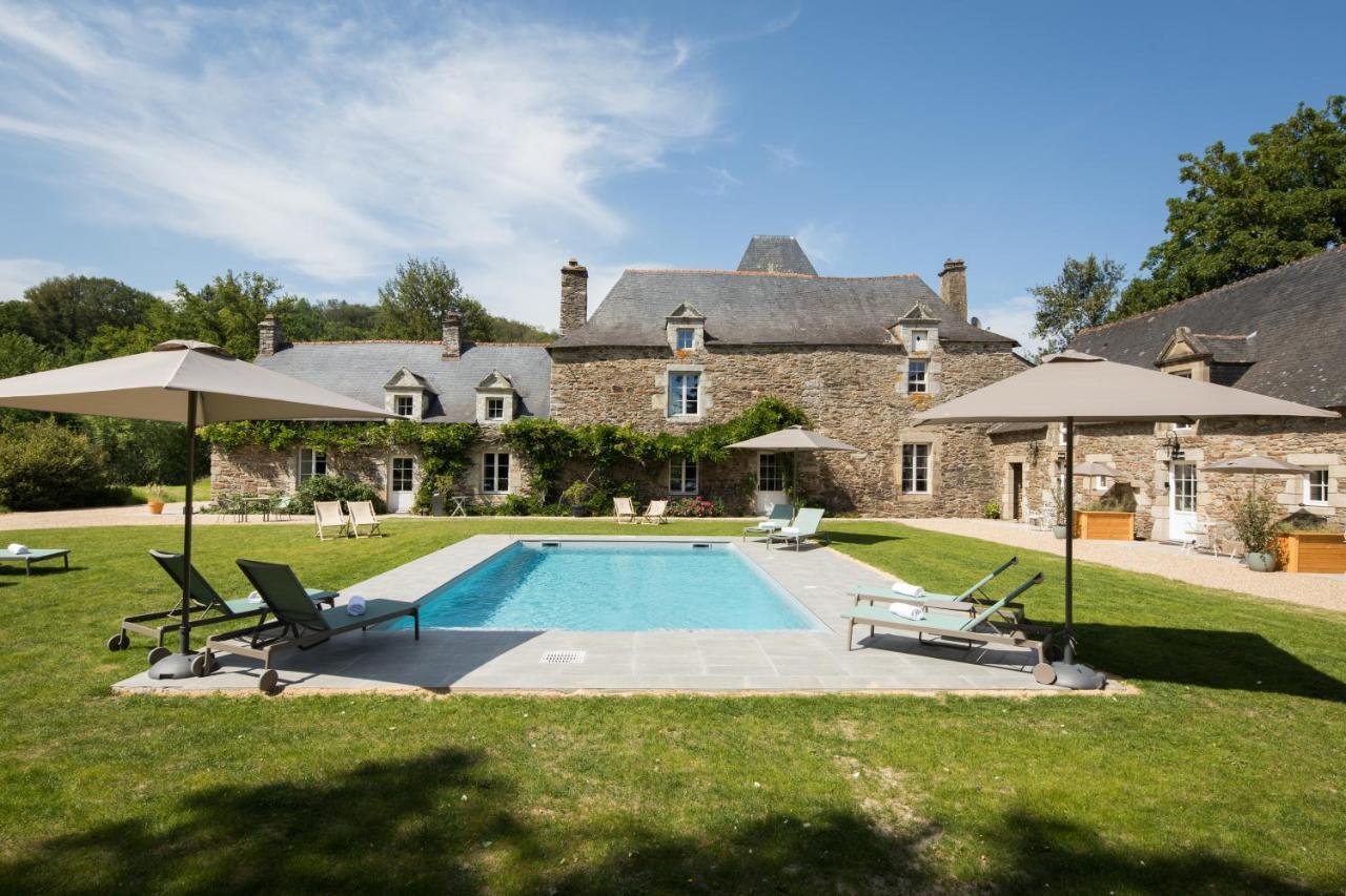 Manoir Du Vau D Arz Gites Et Chambres D Hotes Avec Piscine Malansac Bagian luar foto