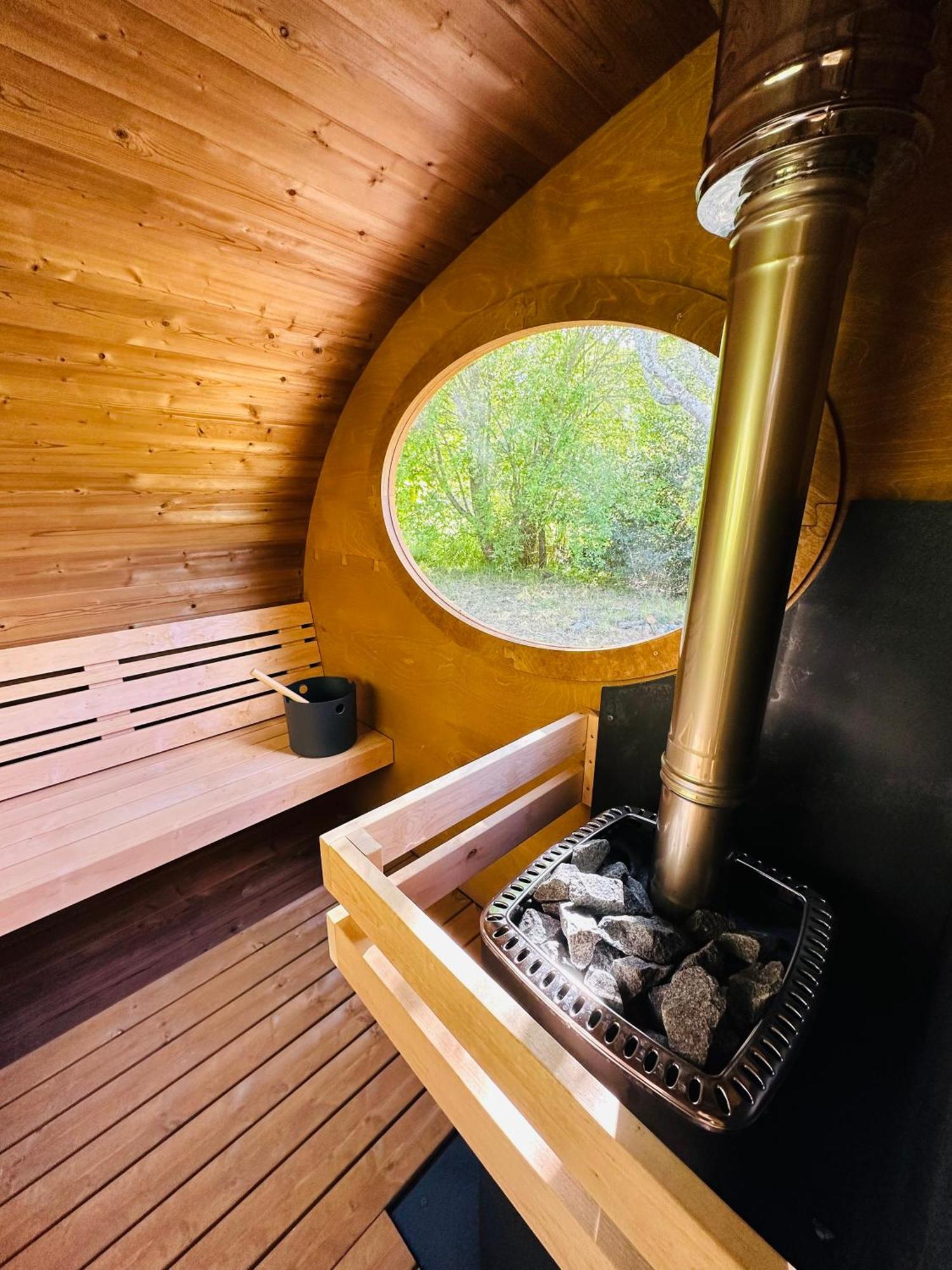Manoir Du Vau D Arz Gites Et Chambres D Hotes Avec Piscine Malansac Bagian luar foto